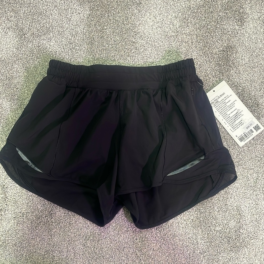 Lululemon Hotty Hot LR Short 4” Lined
